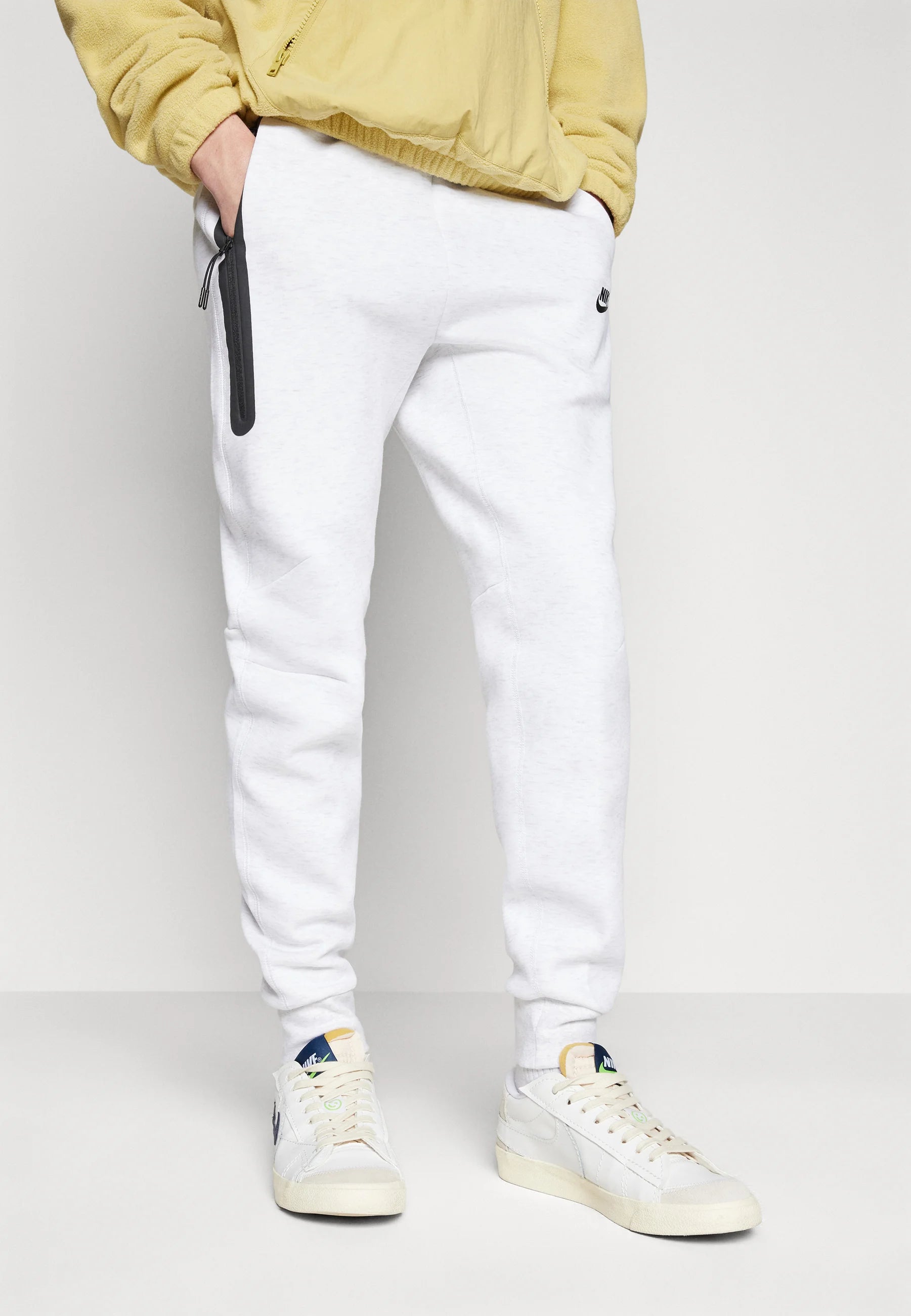 Calça Nike Tech Fleece Windrunner