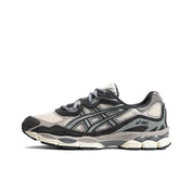 tênis cinza casual, tênis urbano masculino, tênis confortável para caminhada, tênis casual moderno, tênis neutro masculino, tênis cinza e preto, tênis casual versátil, tênis para o dia a dia, tênis com amortecimento, tênis estilo streetwear