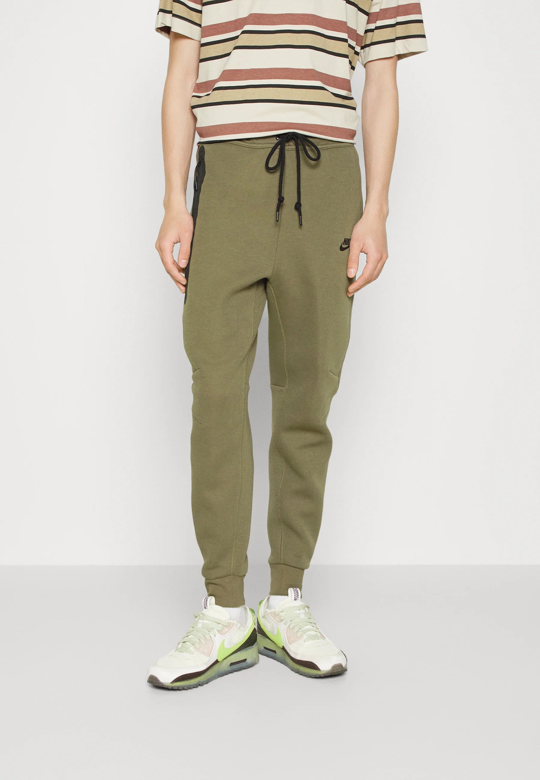 Calça Nike Tech Fleece Windrunner