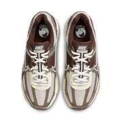 Tênis Nike Zoom Vomero 5 "Earth & Fossil"