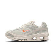 Tênis Nike Shox R2 Supreme “Light Bone & Turf Orange“