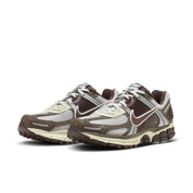 Tênis Nike Zoom Vomero 5 "Earth & Fossil"