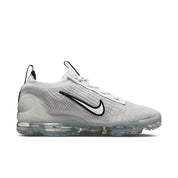 tênis branco masculino, tênis branco feminino, tênis para caminhada, tênis esportivo leve, tênis casual branco, tênis moderno, tênis urbano, tênis confortável, tênis respirável, tênis com solado transparente