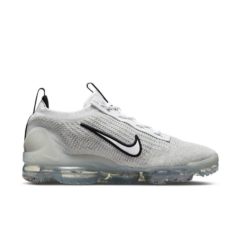 tênis branco masculino, tênis branco feminino, tênis para caminhada, tênis esportivo leve, tênis casual branco, tênis moderno, tênis urbano, tênis confortável, tênis respirável, tênis com solado transparente