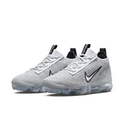 tênis branco masculino, tênis branco feminino, tênis para caminhada, tênis esportivo leve, tênis casual branco, tênis moderno, tênis urbano, tênis confortável, tênis respirável, tênis com solado transparente