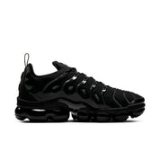 tênis masculino, tênis esportivo, tênis preto, tênis solado alto, tênis confortável, tênis casual, tênis robusto, tênis para caminhada, tênis para corrida, tênis dia a dia